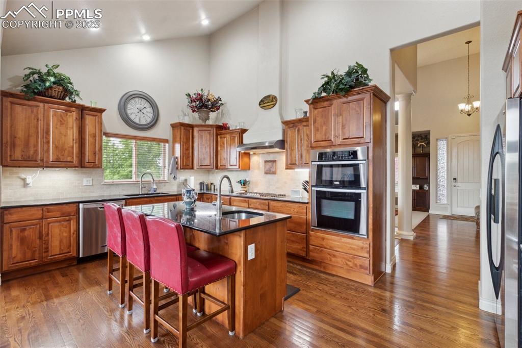 Image 11 of 48: Kitchen