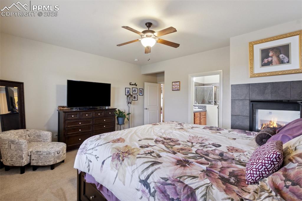 Image 18 of 48: Bedroom