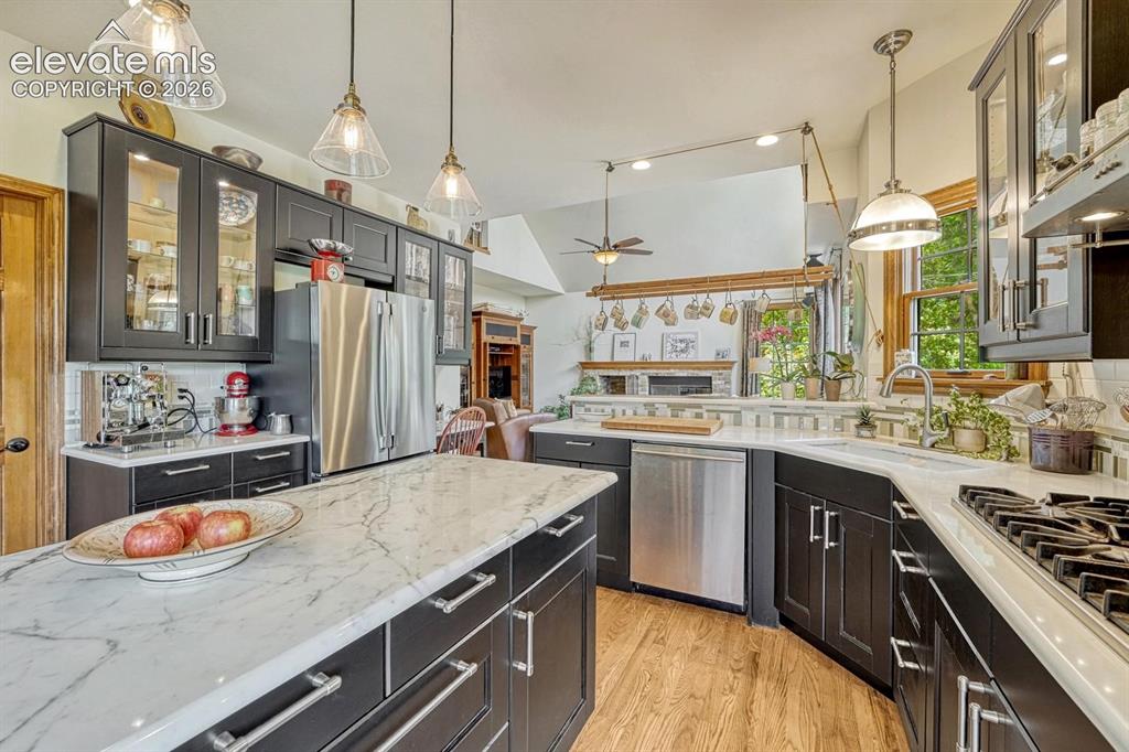 Image 12 of 50: Kitchen