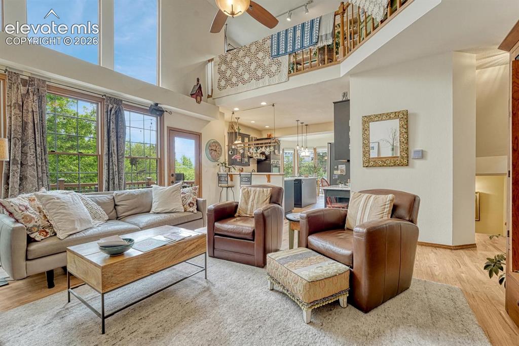 Image 19 of 50: Living Room