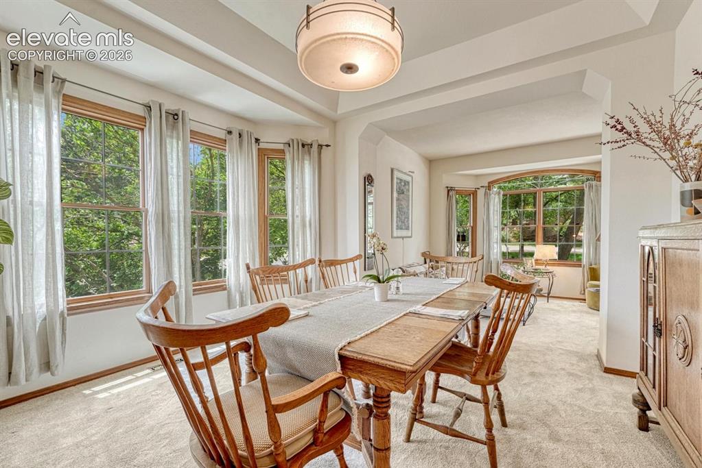 Image 8 of 50: Dining Area