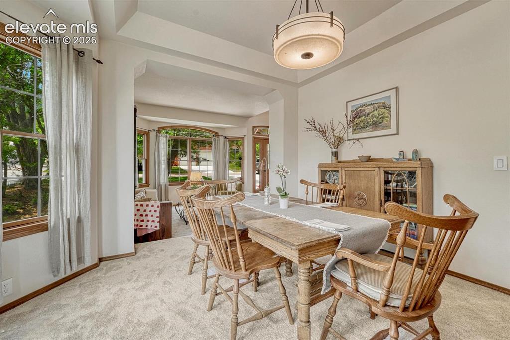 Image 9 of 50: Dining Area