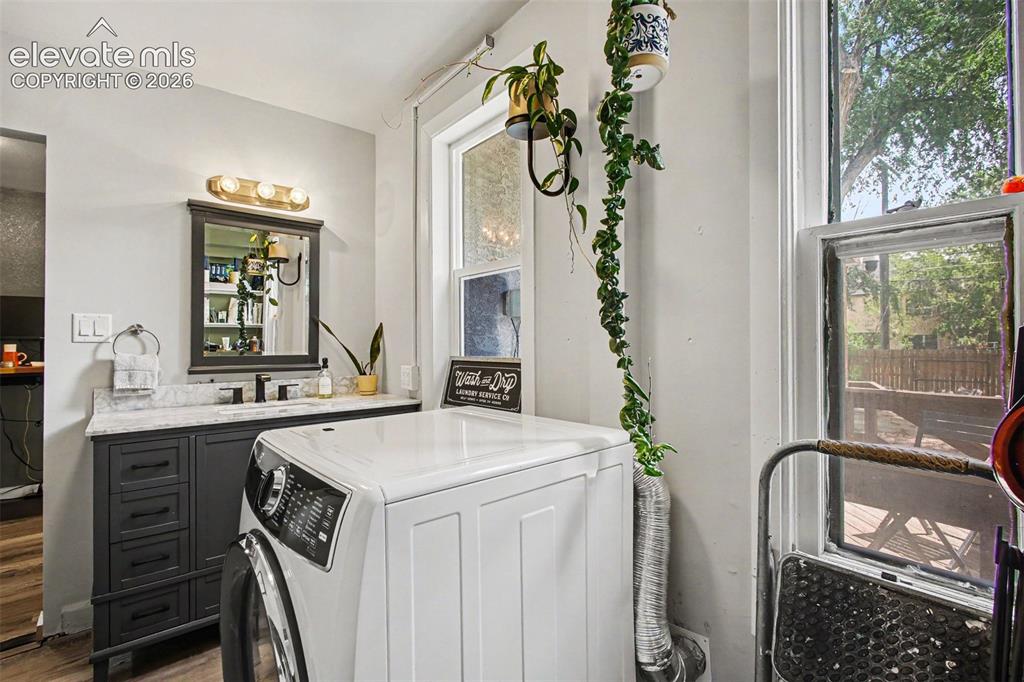 Image 12 of 36: Convenient main level laundry!