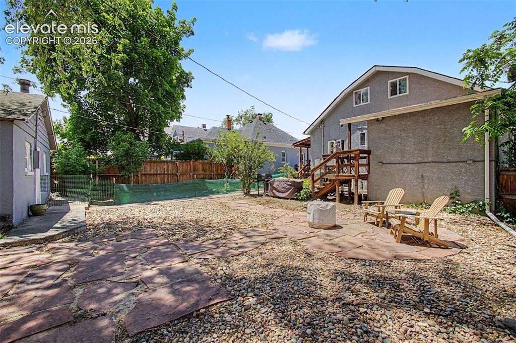 Image 30 of 36: Tons of space for gardening and entertaining!