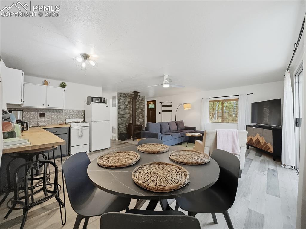 Image 5 of 19: Dining Area