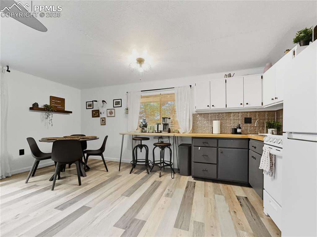 Image 6 of 19: Kitchen