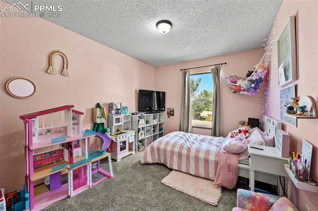 Image 10 of 31: Bedroom