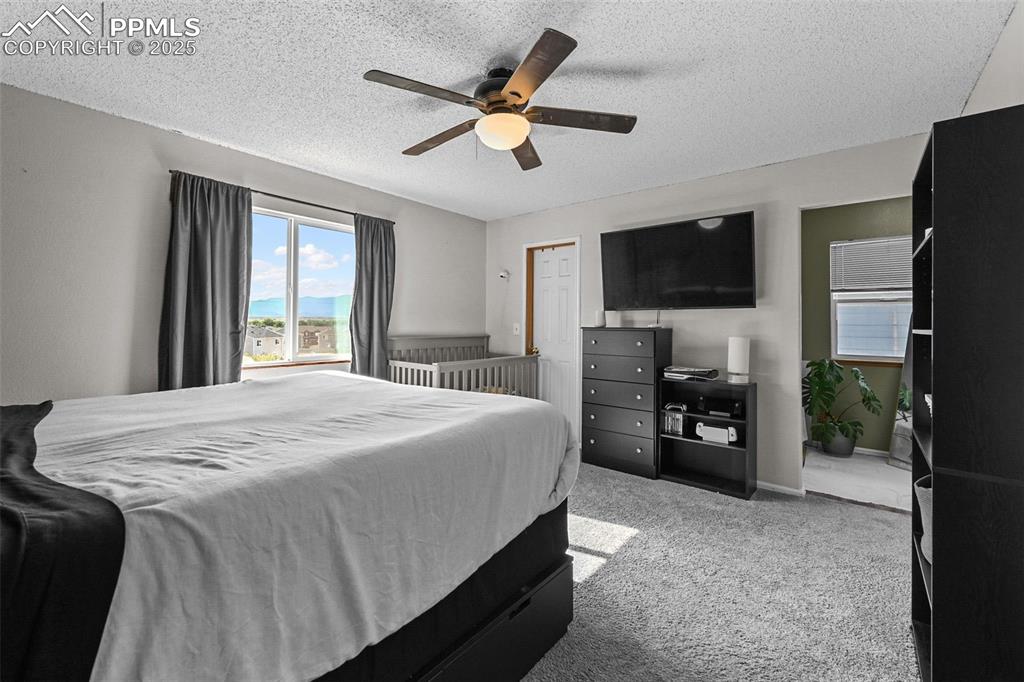 Image 16 of 31: Bedroom