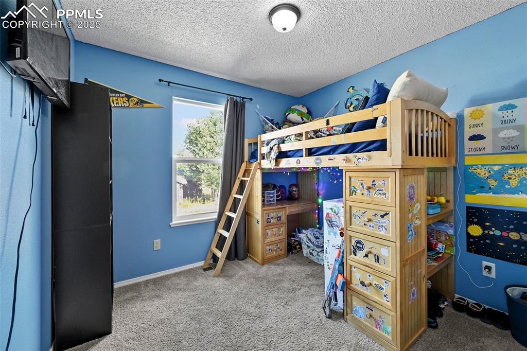 Image 19 of 31: Bedroom