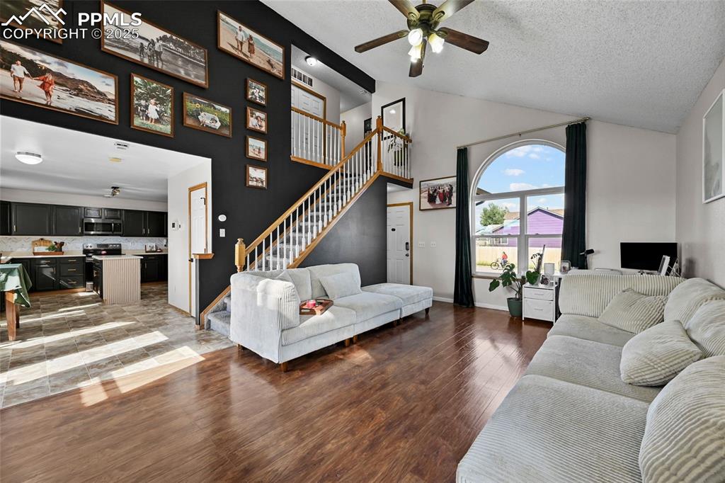 Image 2 of 31: Living Room