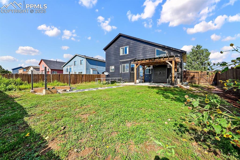 Image 28 of 31: Back of Structure