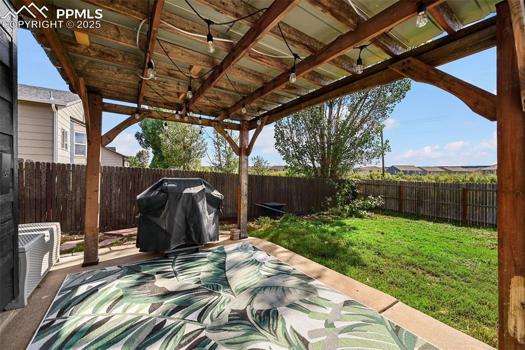 Image 30 of 31: Patio