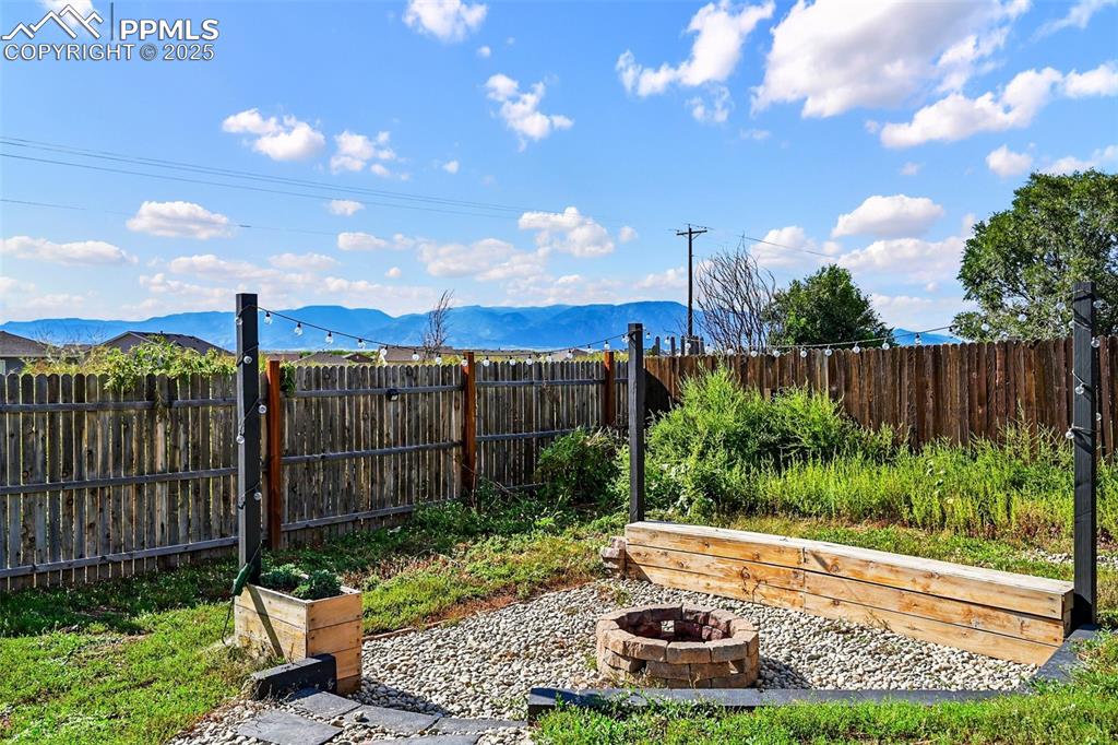 Image 31 of 31: Yard