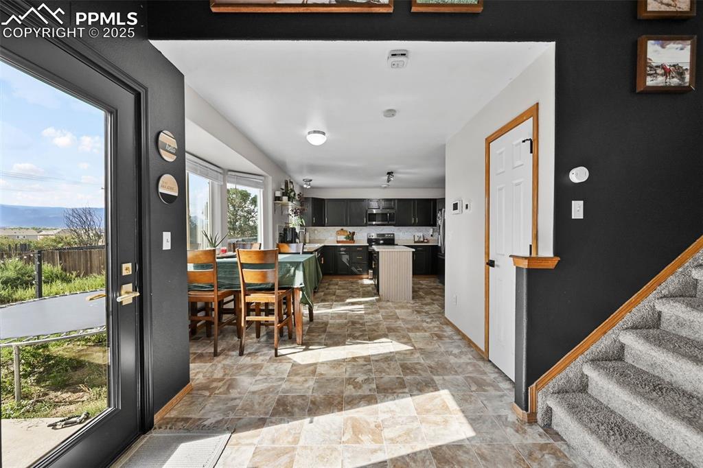 Image 4 of 31: Dining Area