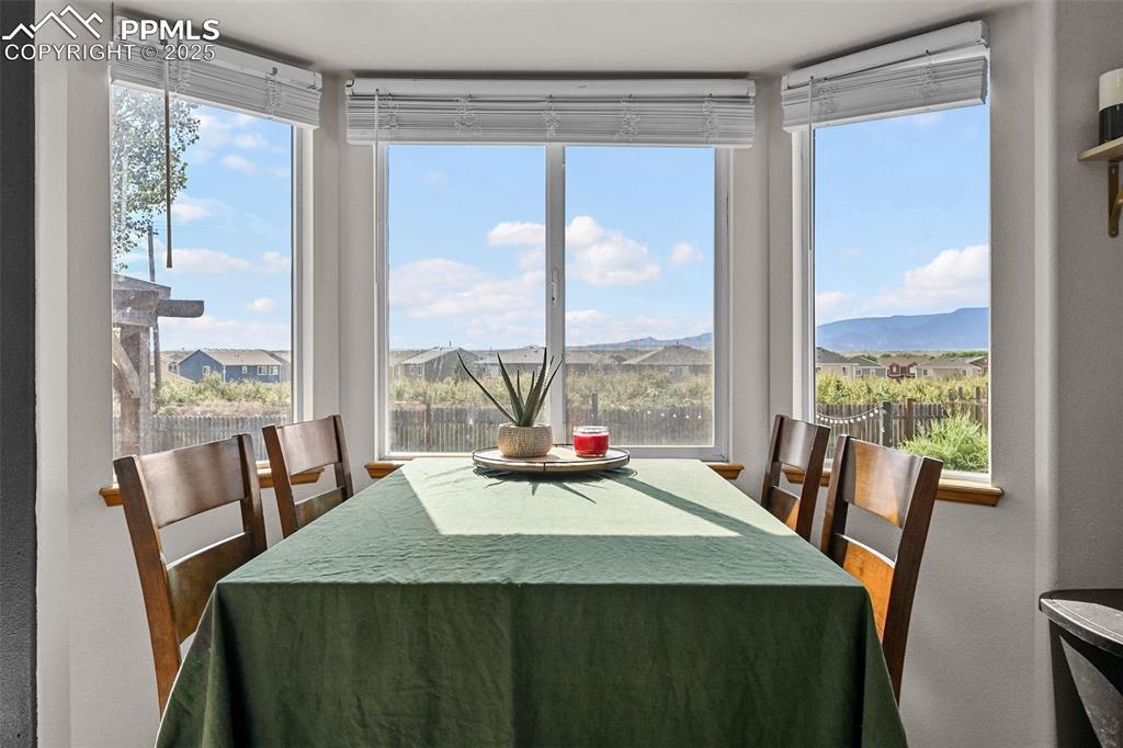 Image 6 of 31: Dining Area