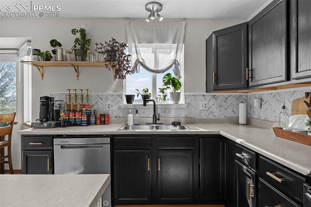 Image 8 of 31: Kitchen