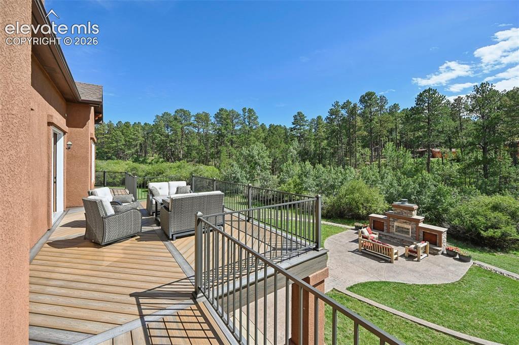 Image 33 of 48: Deck