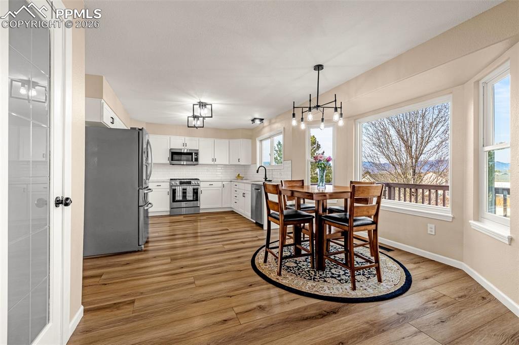 Image 11 of 44: Dining Area