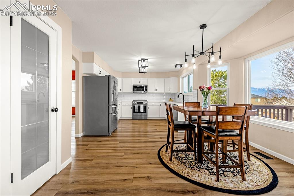 Image 12 of 44: Dining Area