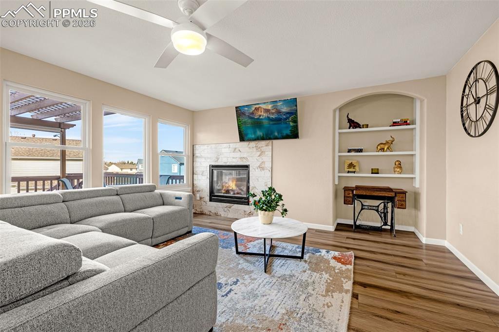 Image 14 of 44: Living Room