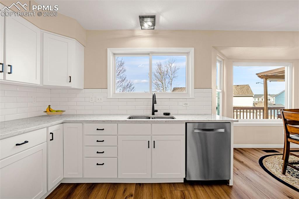 Image 15 of 44: Kitchen