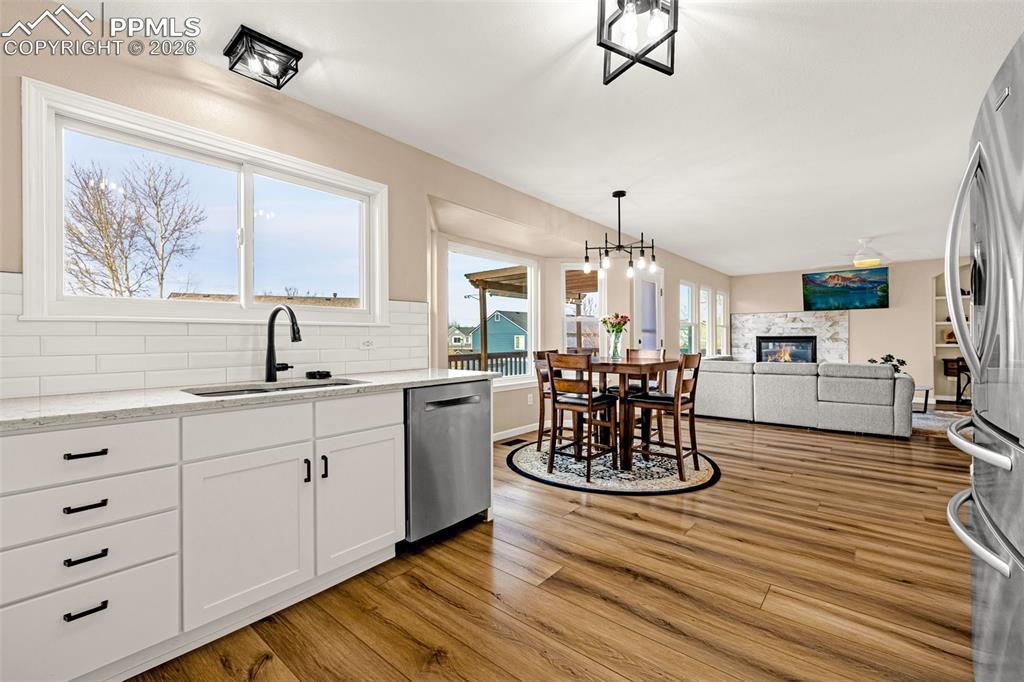 Image 16 of 44: Kitchen