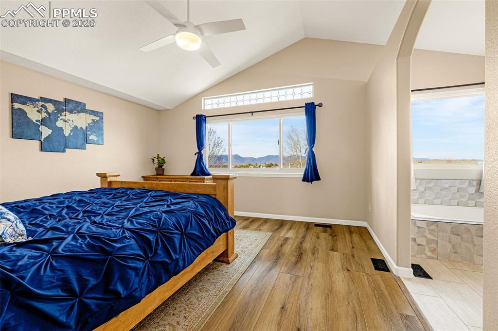 Image 22 of 44: Bedroom