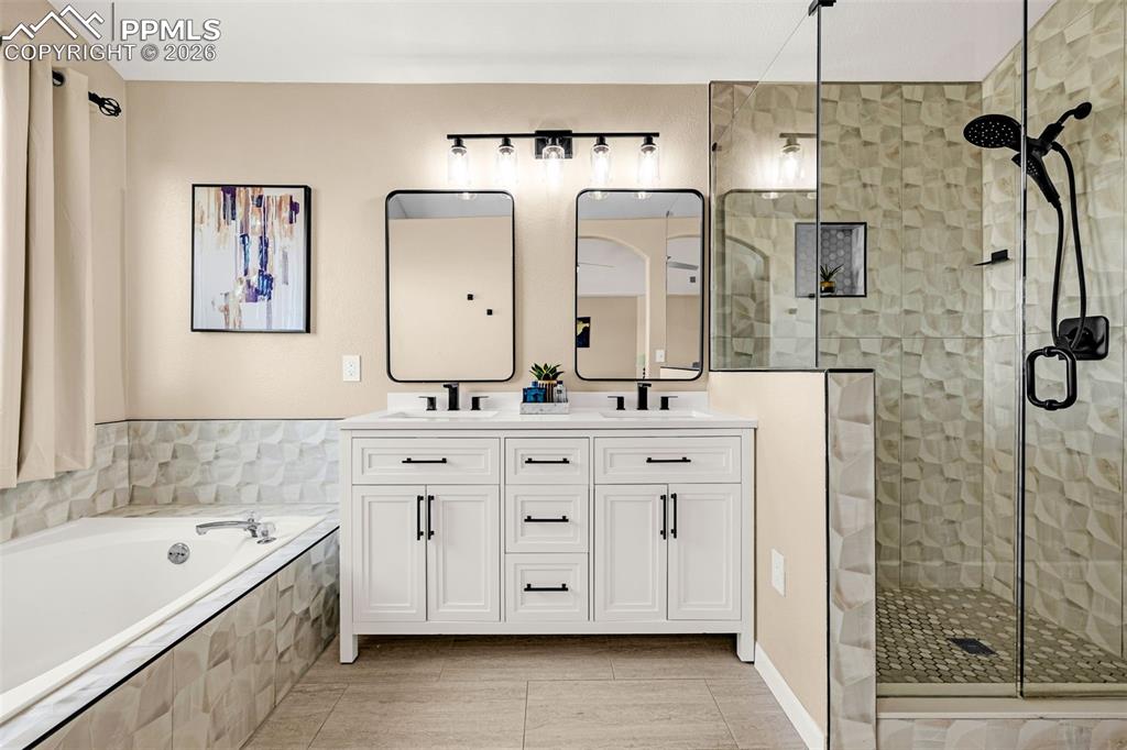 Image 25 of 44: Bathroom