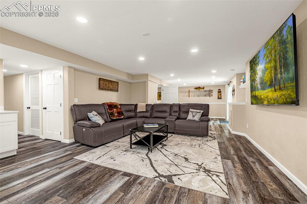 Image 34 of 44: Living Room