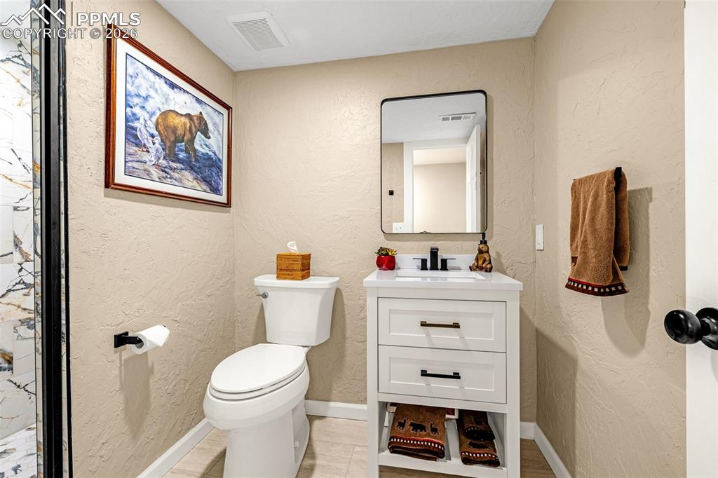 Image 37 of 44: Bathroom