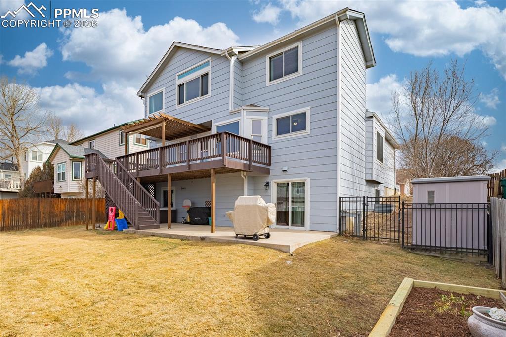 Image 40 of 44: Back of Structure