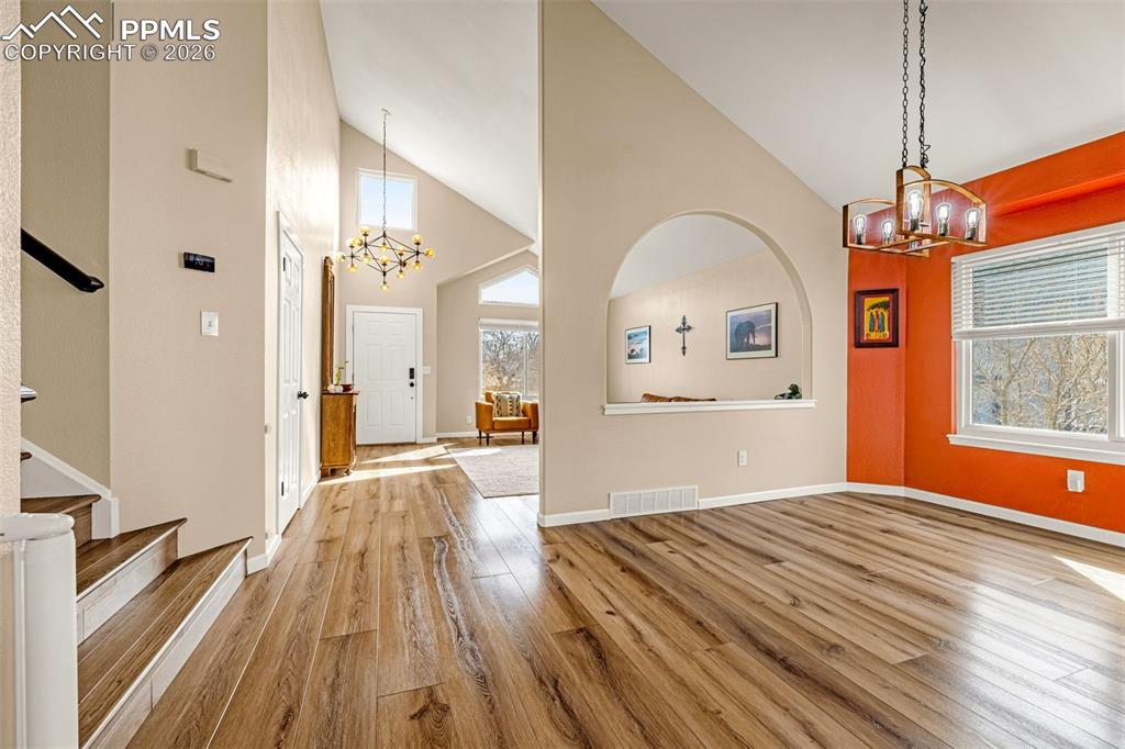 Image 9 of 44: Dining Area