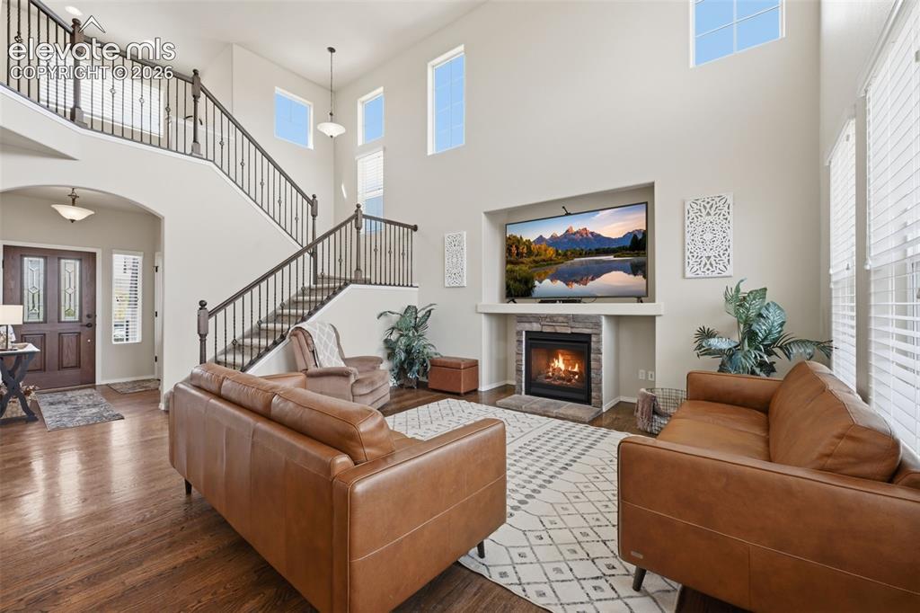Image 13 of 40: Living Room