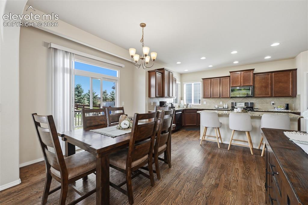 Image 15 of 40: Dining Area