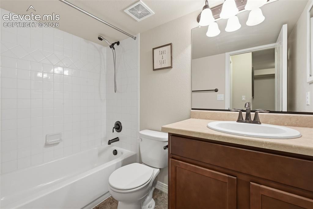 Image 36 of 40: Bathroom