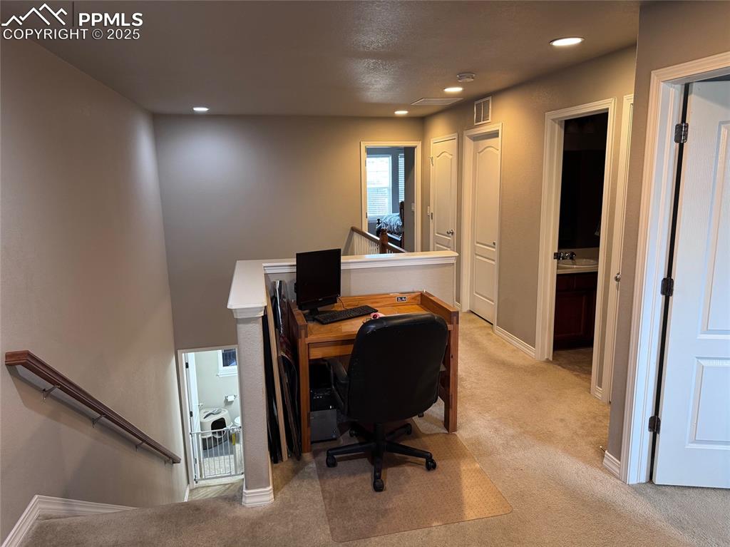 Image 21 of 31: Work Station Area