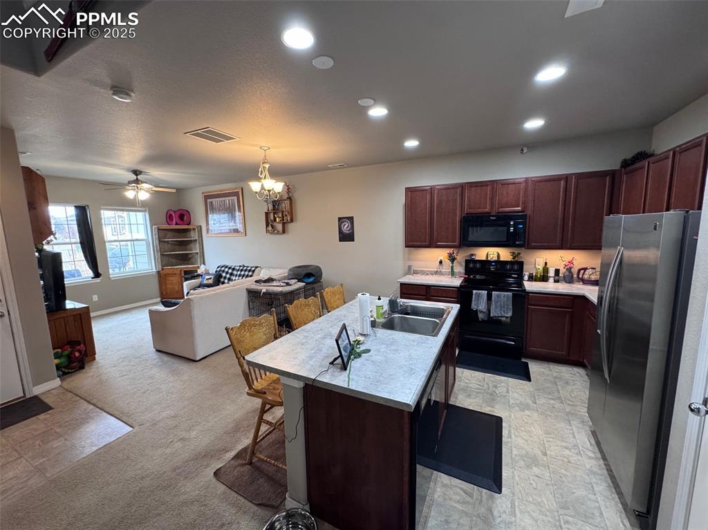 Image 6 of 31: Open Floor Plan, Breakfast Bar/Island, Lots of Recessed Lighting