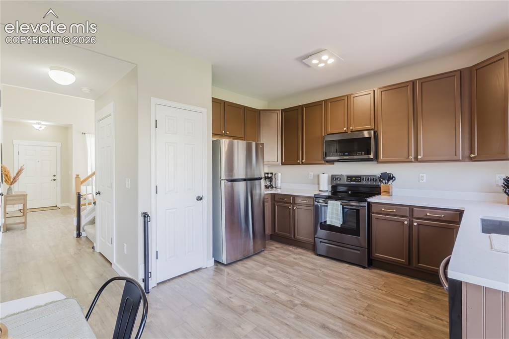 Image 15 of 48: Kitchen