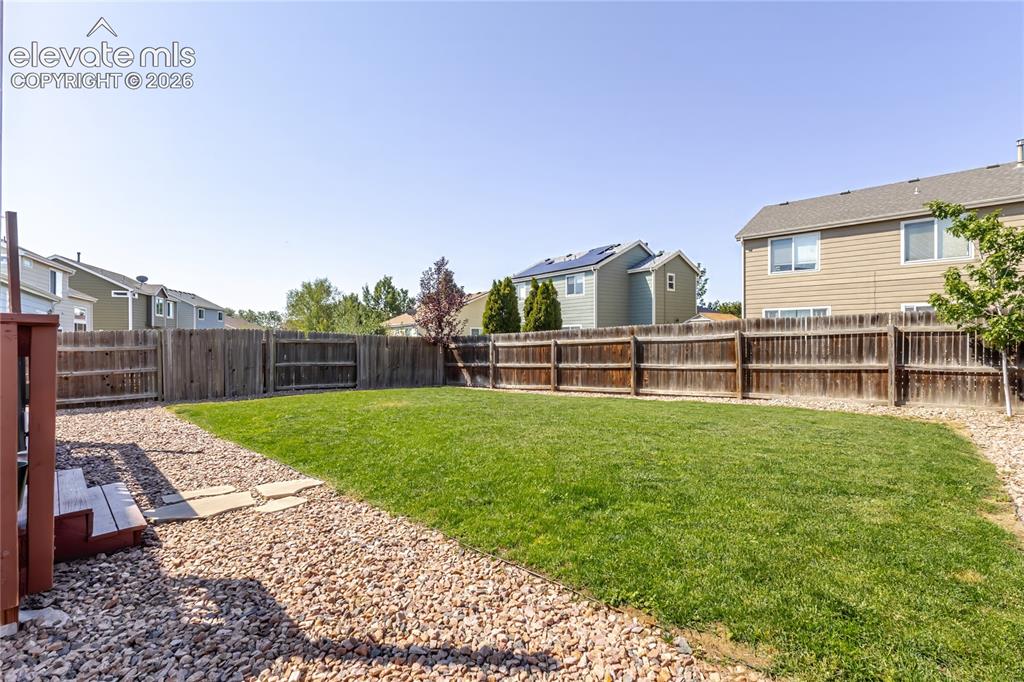 Image 41 of 48: Yard