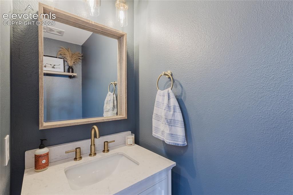 Image 6 of 48: Bathroom