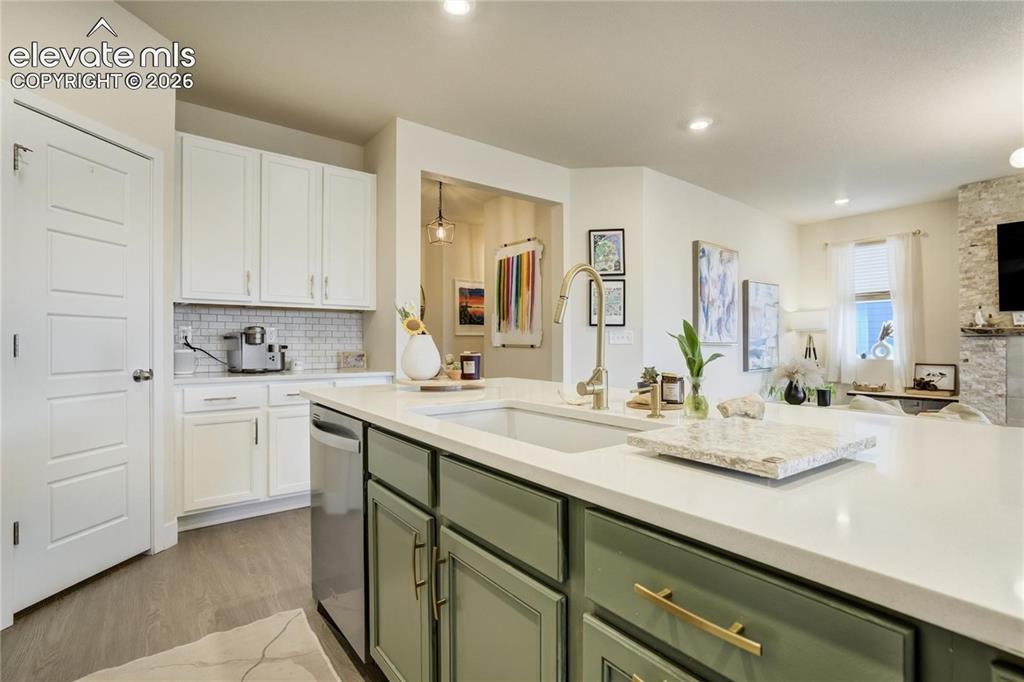 Image 12 of 45: Kitchen