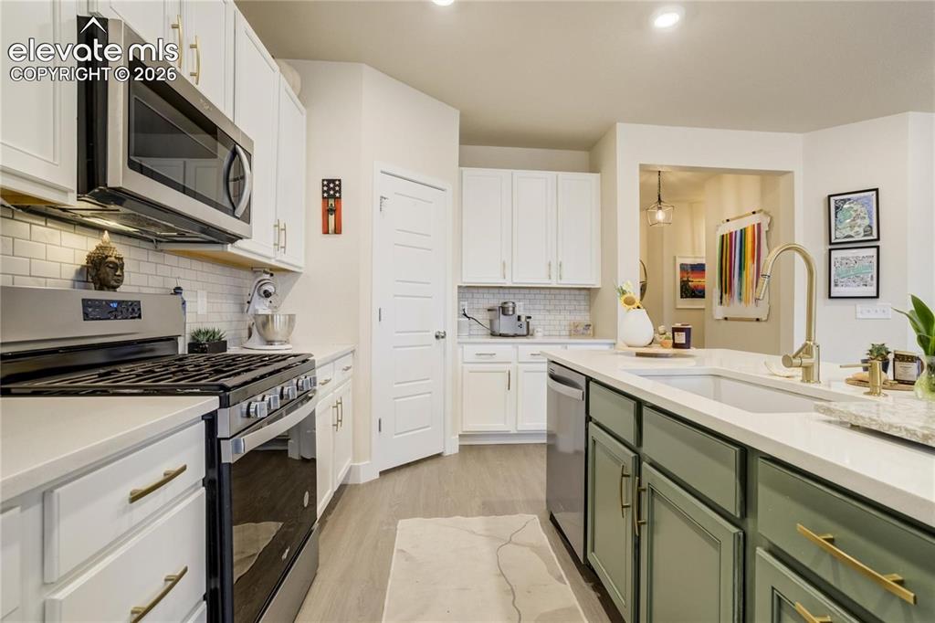 Image 13 of 45: Kitchen