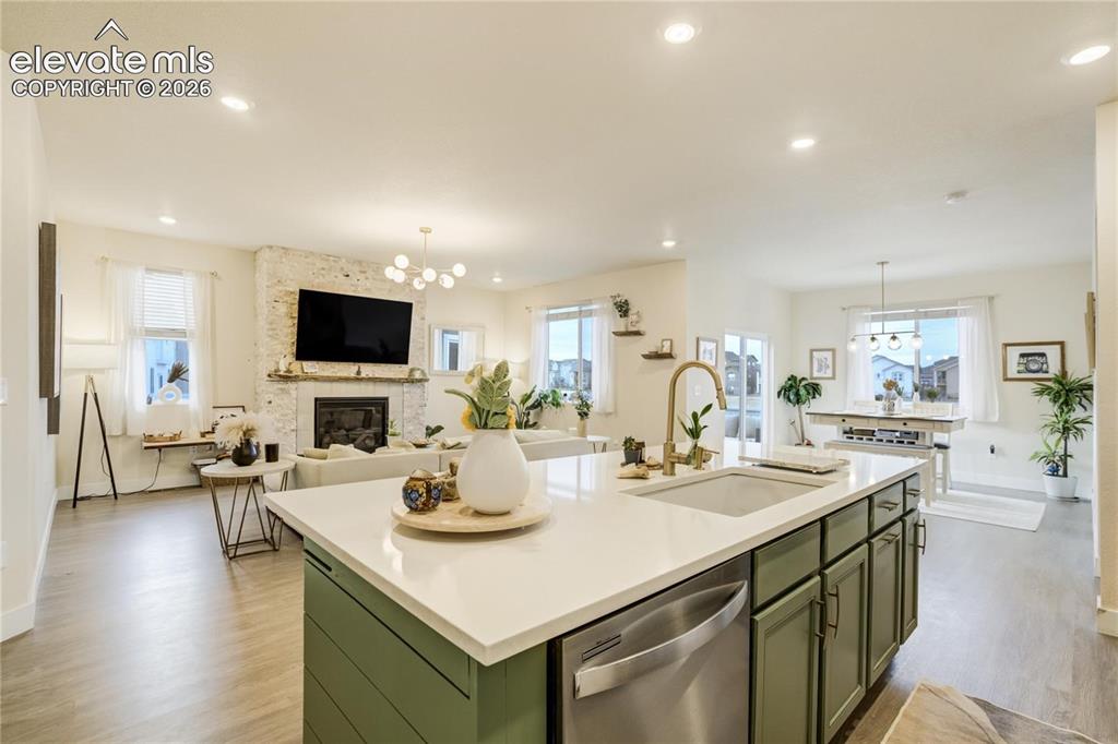 Image 14 of 45: Kitchen