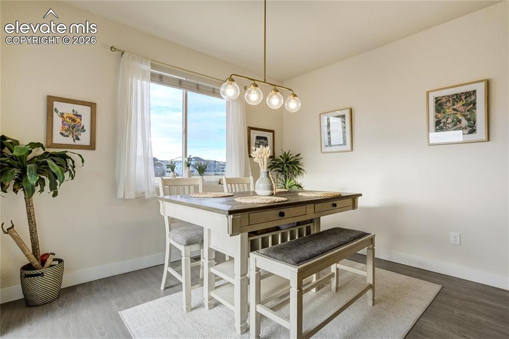 Image 16 of 45: Dining Area