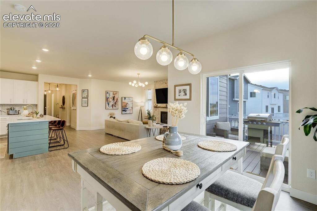 Image 17 of 45: Dining Area