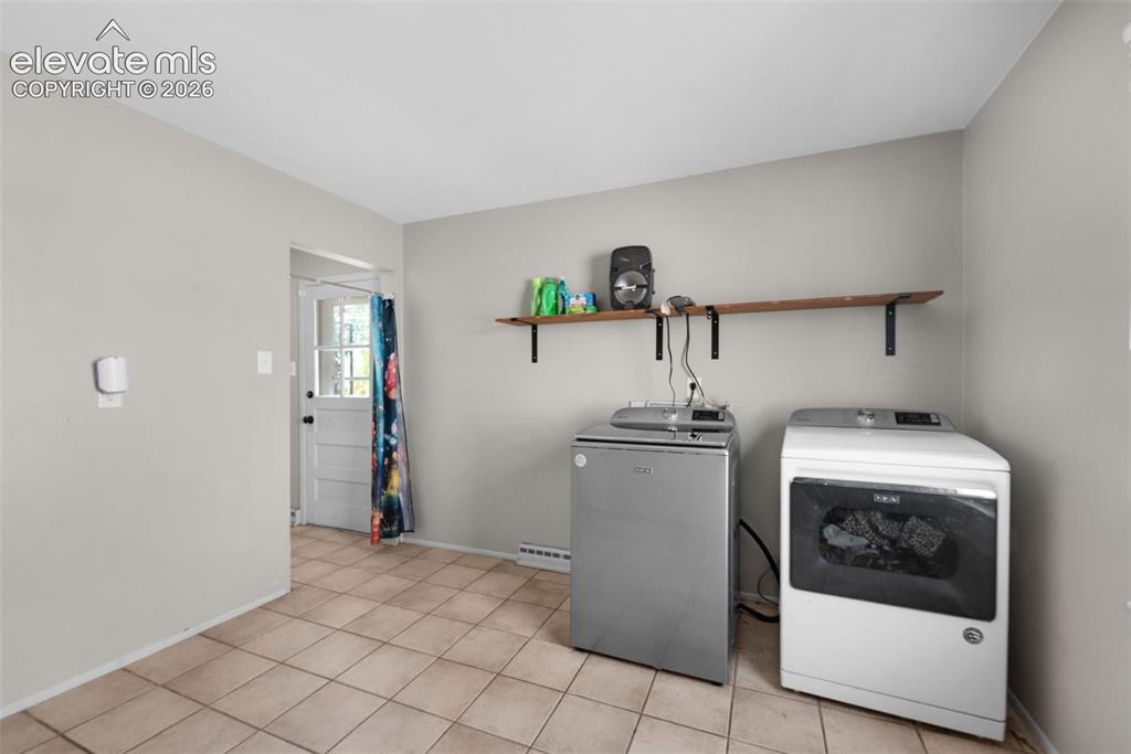 Image 10 of 25: Laundry