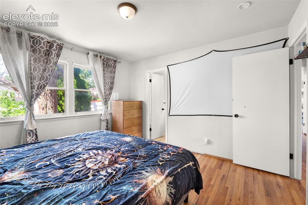 Image 12 of 25: Bedroom