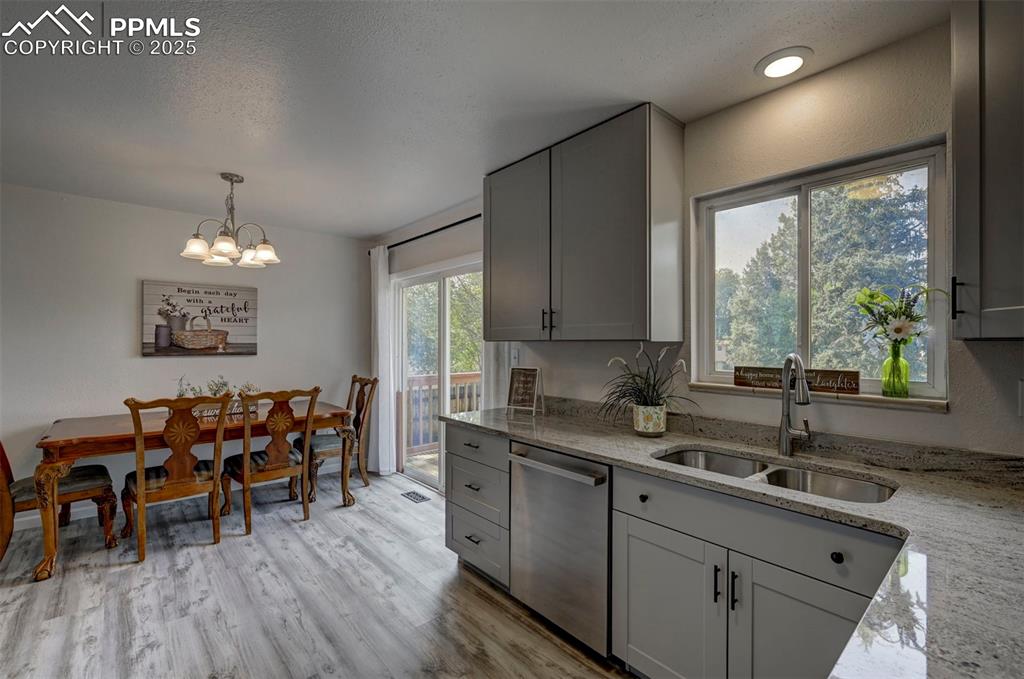 Image 17 of 49: Kitchen