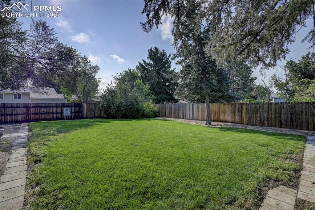 Image 44 of 49: Yard
