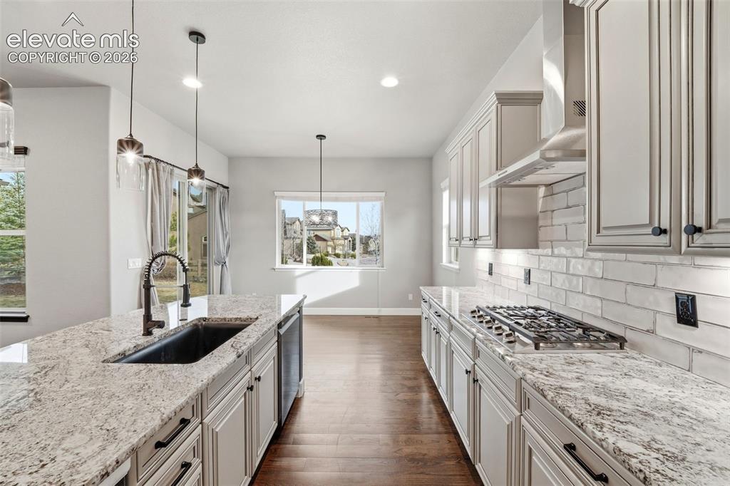 Image 14 of 41: Kitchen